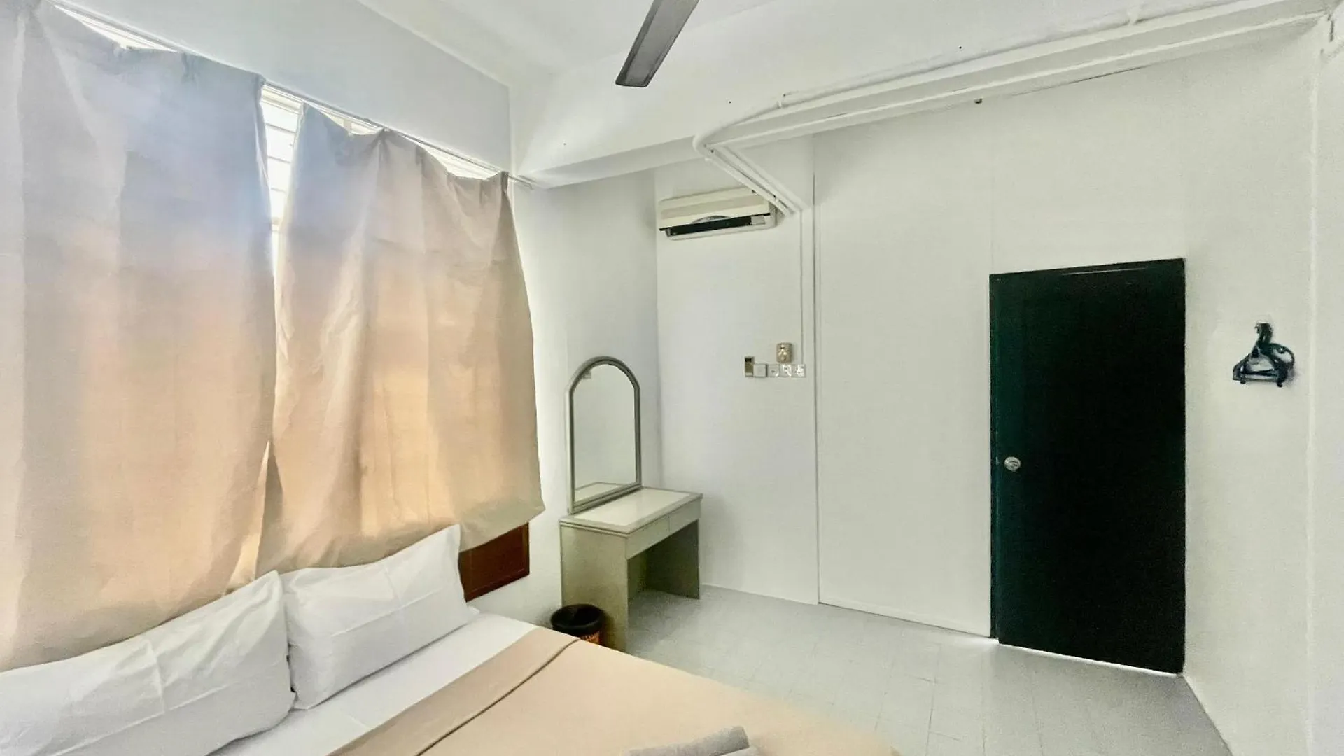 Grand Star Hotel Бату-Ферринги 2*,  Малайзия